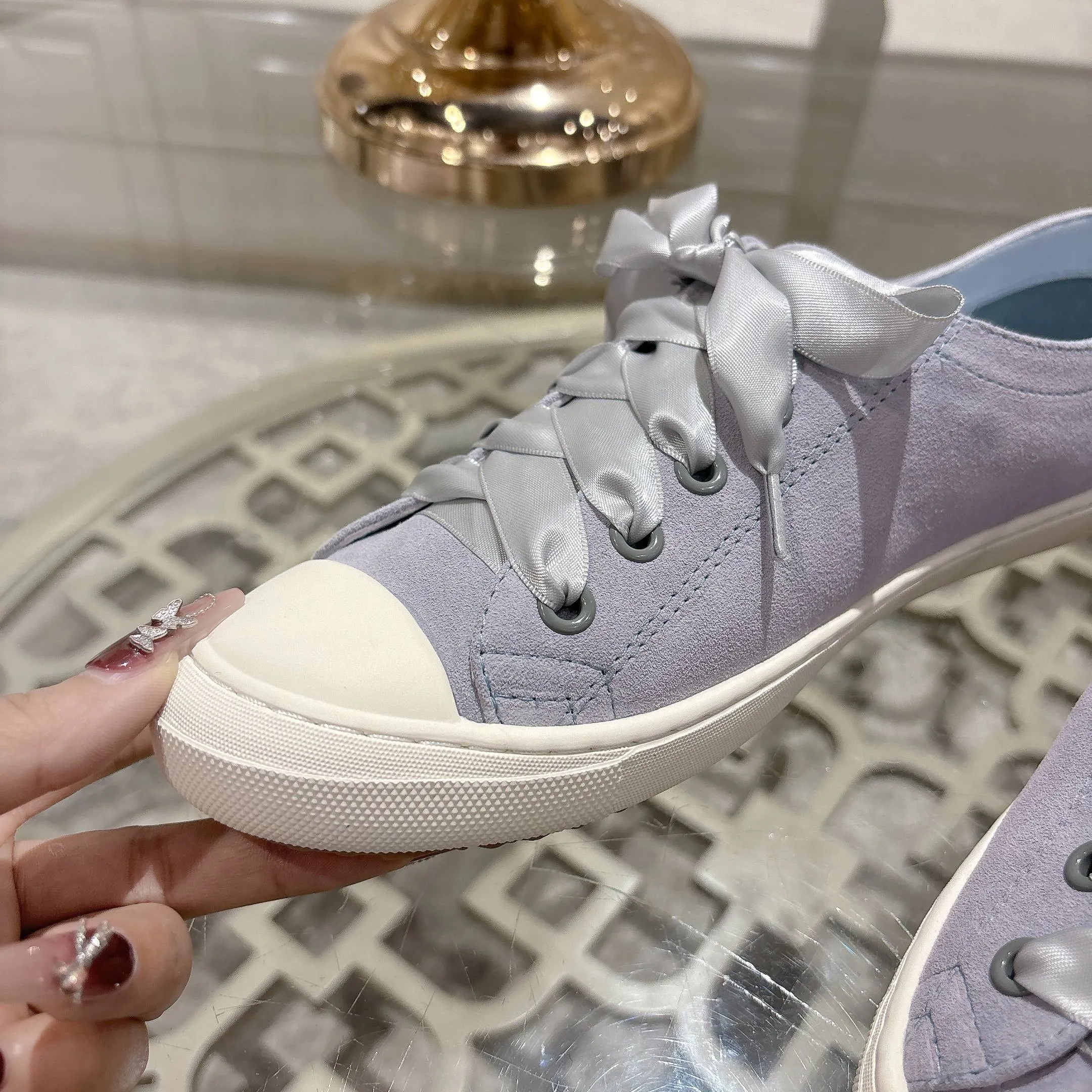 👟👟Ex-factory price 440👟👟 Dior ballet-style casual shoes, the same style as celebrities, satin fabric, breathable mesh lining, sheepskin for feet, wear-resistant rubber sole, size 35-40.